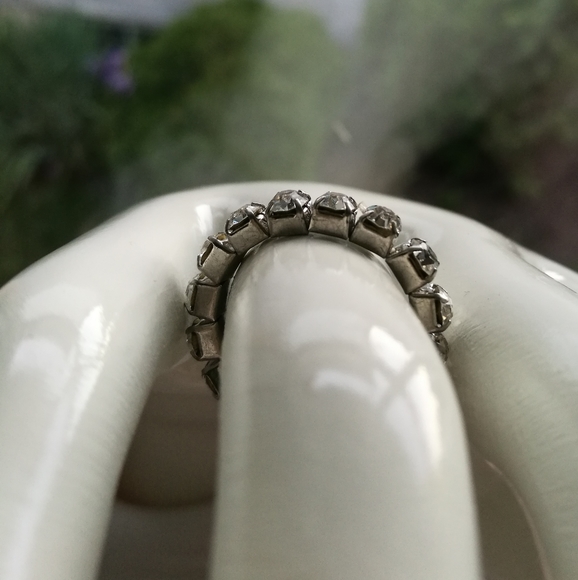 NWOT Stretch Rhinestone Ring - Picture 2 of 2